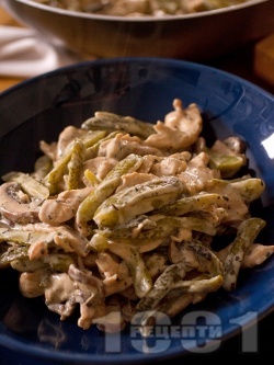 Пиле жулиен - класическа / оригинална рецепта с гъби, сметана и кисели краставички - снимка на рецептата
